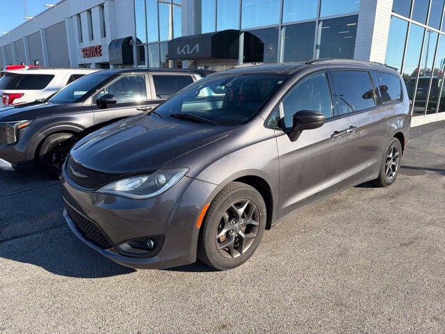 Used 2019 Chrysler Pacifica Touring-L w/ S Appearance Package FWD image 1