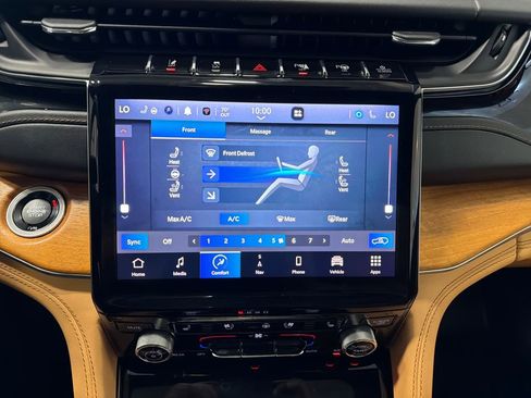 Used 2023 Jeep Grand Cherokee L Summit AWD/4WD image 10