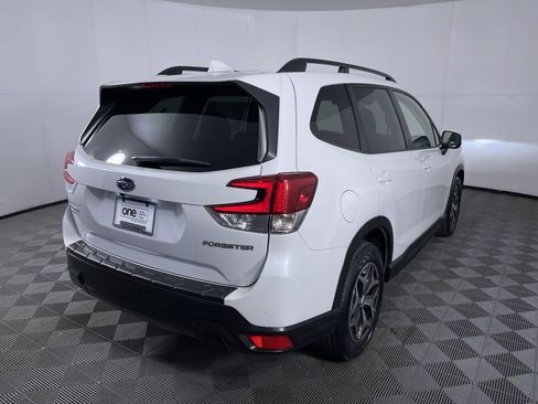 Used 2021 Subaru Forester Premium AWD/4WD image 23