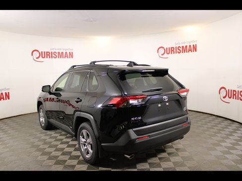 Used 2025 Toyota RAV4 XLE AWD/4WD image 6