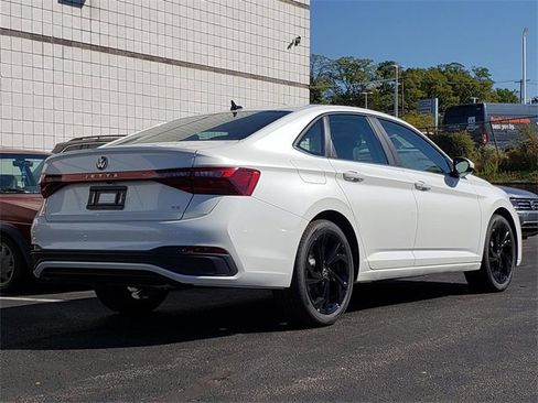 New 2025 Volkswagen Jetta SE image 3