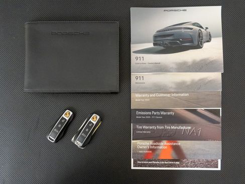 Used 2025 Porsche 911 Carrera RWD image 21