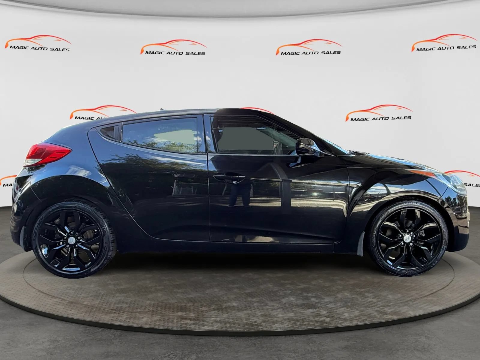 Used 2013 Hyundai Veloster w/ Style Pkg FWD image 6