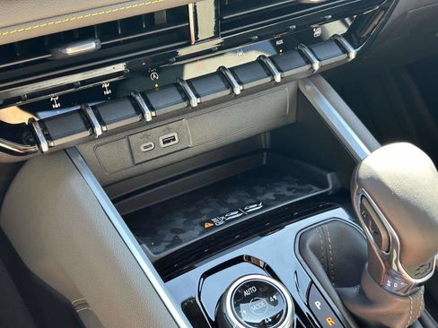 New 2026 Chevrolet Colorado ZR2 w/ Technology Package AWD/4WD image 23