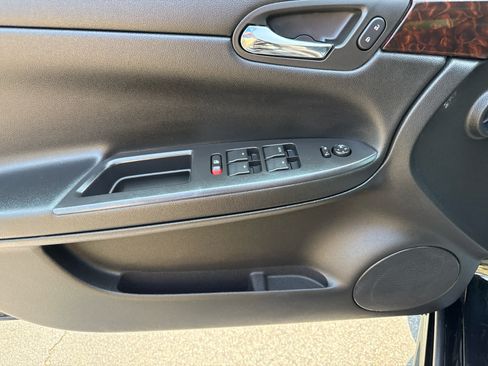 Used 2015 Chevrolet Impala LT w/ LT Sunroof Package FWD image 10