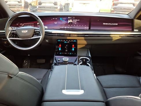 Certified 2025 Cadillac Escalade Sport AWD/4WD image 19