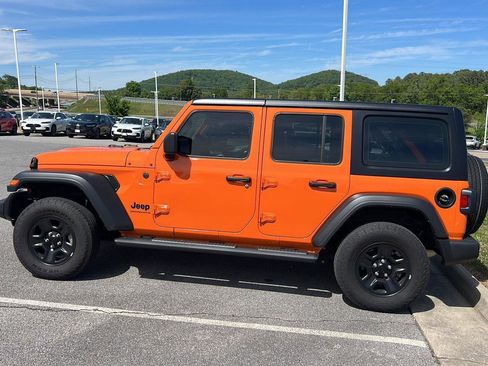Used 2025 Jeep Wrangler Unlimited Sport AWD/4WD image 2