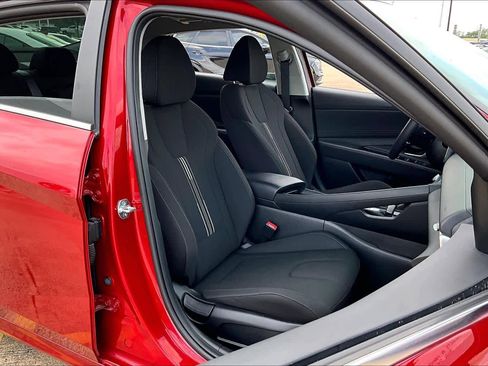 Used 2024 Hyundai Elantra SEL w/ Convenience Package FWD image 8