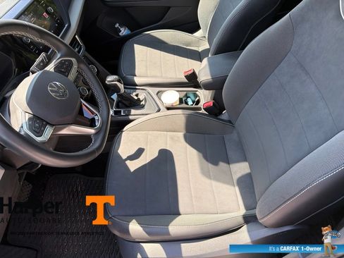 Used 2023 Volkswagen Taos SE w/ Panoramic Sunroof Package FWD image 12