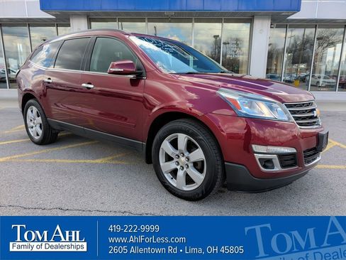 Used 2017 Chevrolet Traverse LT w/ Style and Technology Package image 1