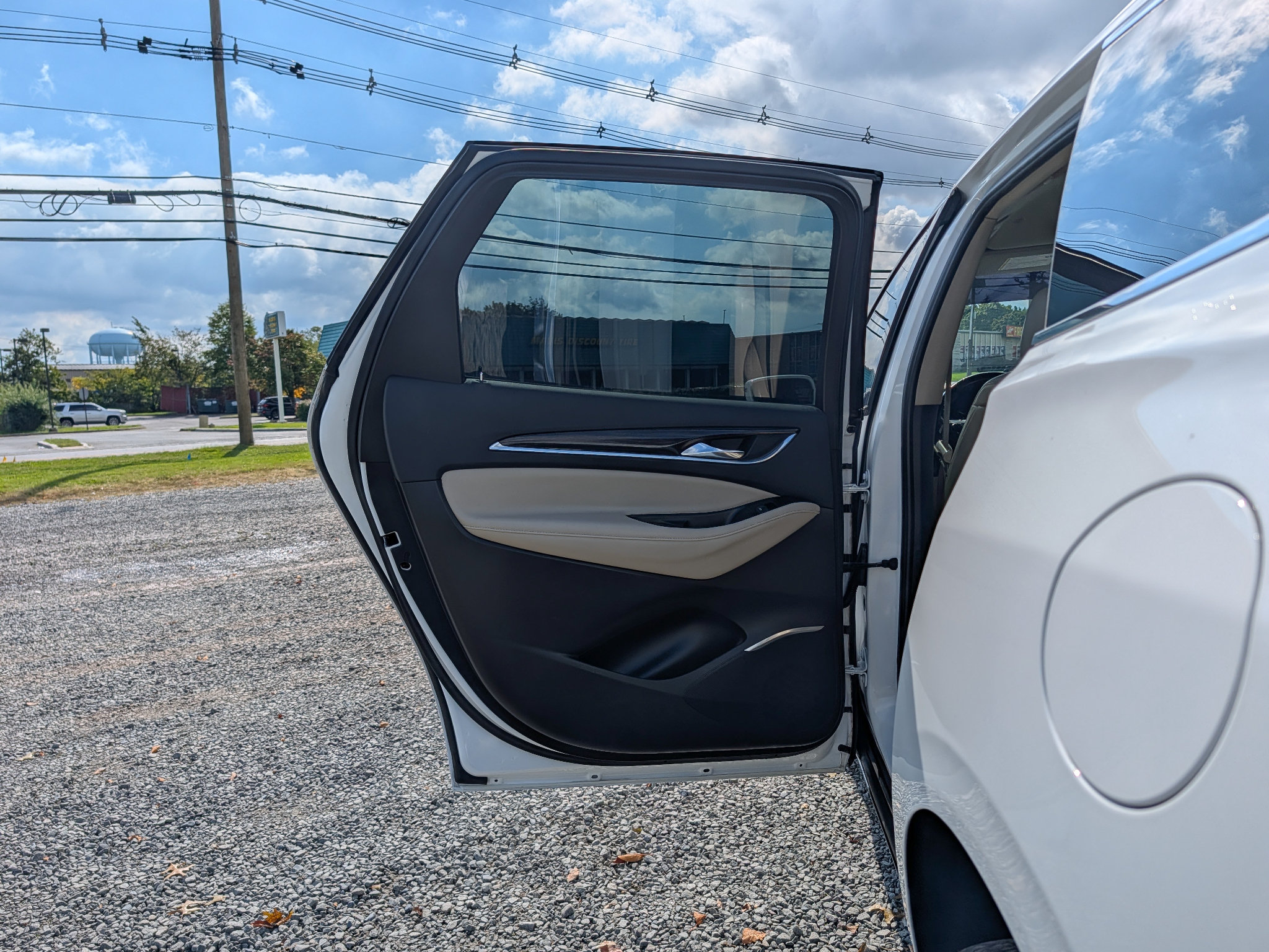 Used 2019 Buick Enclave Essence FWD image 11