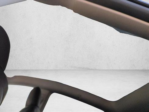 Used 2021 Tesla Model Y Long Range image 11