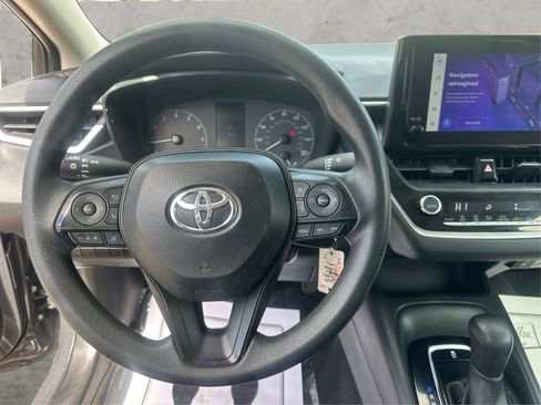 Used 2024 Toyota Corolla LE FWD image 27