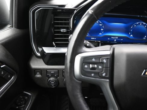 Used 2022 Chevrolet Silverado 1500 LT AWD/4WD image 10