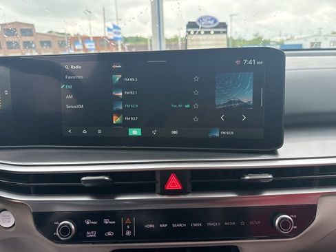 Used 2025 Kia Sorento S image 36