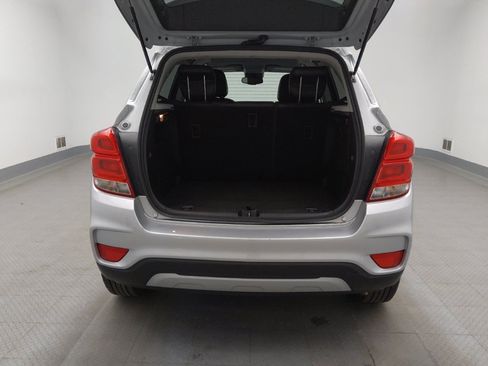 Used 2021 Chevrolet Trax LT w/ LT Convenience Package FWD image 29