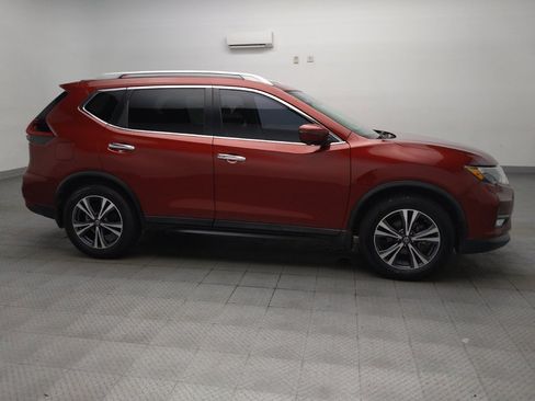 Used 2019 Nissan Rogue SV w/ Sun & Sound Touring Package FWD image 11