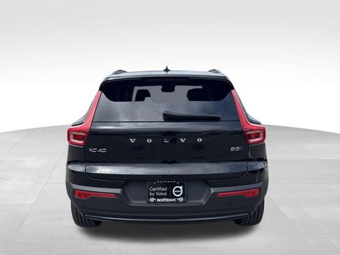 Certified 2024 Volvo XC40 B5 Core image 38
