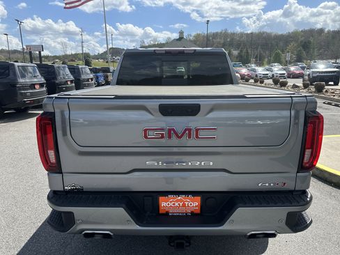 Used 2024 GMC Sierra 1500 AT4 w/ Technology Package image 10