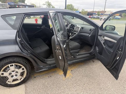 Used 2009 Pontiac Vibe w/ Preferred Package FWD image 7