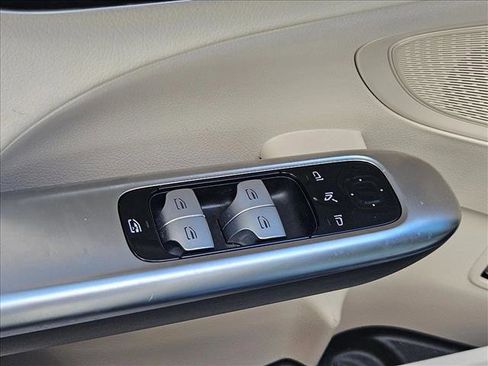 Certified 2025 Mercedes-Benz C 300 Sedan image 10