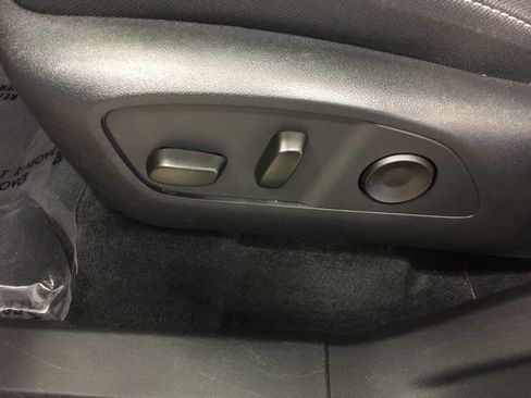 Used 2025 Chevrolet Traverse LT image 35