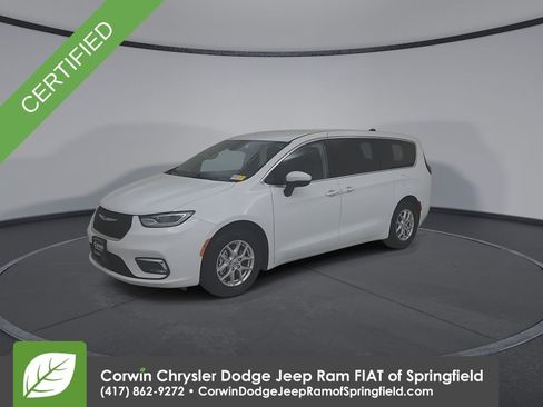 Certified 2023 Chrysler Pacifica Touring-L image 7