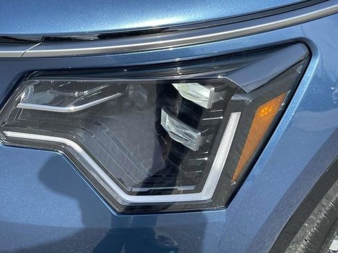 Certified 2025 Kia Niro SX Touring image 8