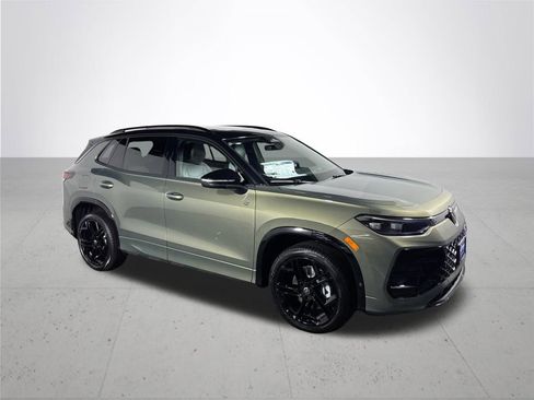 New 2026 Volkswagen Tiguan SE R-Line AWD/4WD image 4