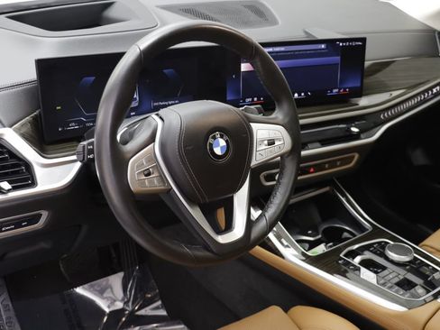 Used 2024 BMW X7 xDrive40i w/ Climate Comfort Package AWD/4WD image 6