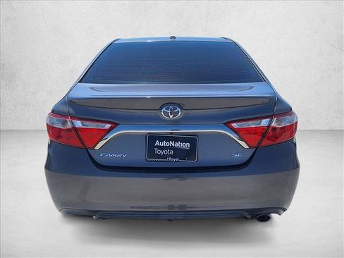 Used 2016 Toyota Camry SE w/ Moonroof Package FWD image 6