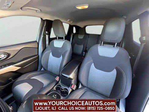 Used 2017 Jeep Cherokee Sport AWD/4WD image 12
