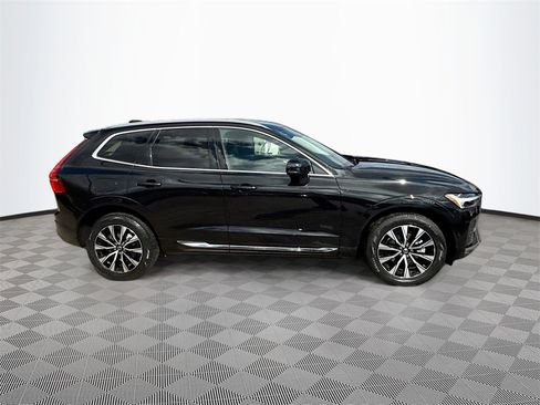 Used 2023 Volvo XC60 B5 Plus image 5