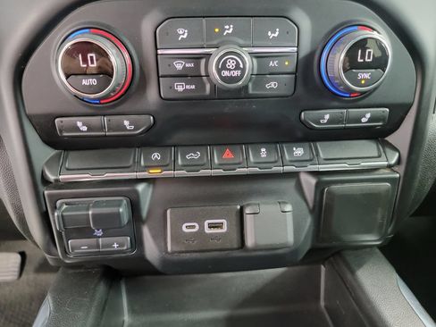Used 2020 Chevrolet Silverado 1500 RST AWD/4WD image 37