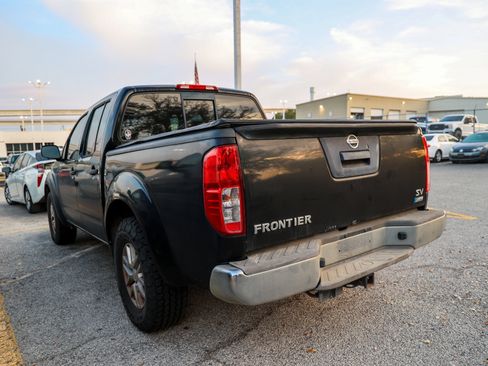 Used 2017 Nissan Frontier SV image 10