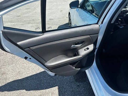 Used 2025 Nissan Sentra SR FWD image 18