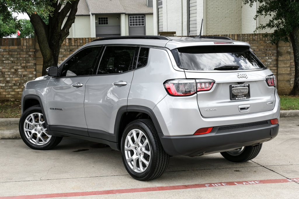 Used 2023 Jeep Compass Latitude AWD/4WD image 19