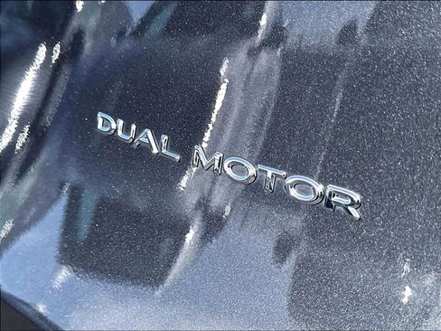 Used 2024 Tesla Model Y Long Range AWD/4WD image 26