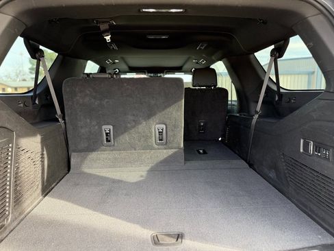 Used 2023 Chevrolet Suburban Z71 w/ Luxury Package image 16