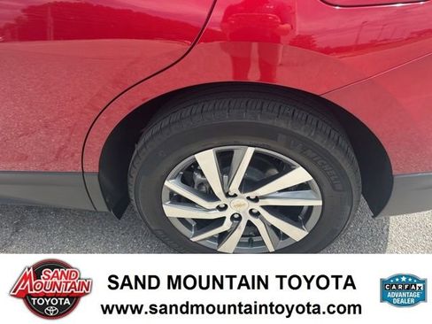 Used 2023 Chevrolet Equinox Premier FWD image 11