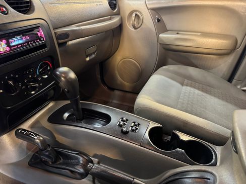 Used 2007 Jeep Liberty Sport AWD/4WD image 17