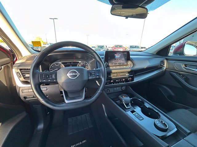 Used 2025 Nissan Rogue SV AWD/4WD image 19