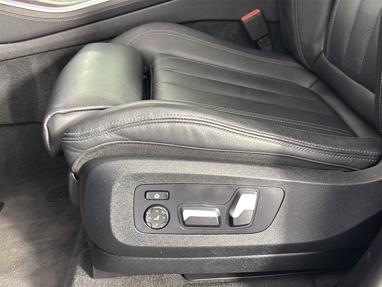 Used 2022 BMW X5 sDrive40i w/ M Sport Package RWD image 16