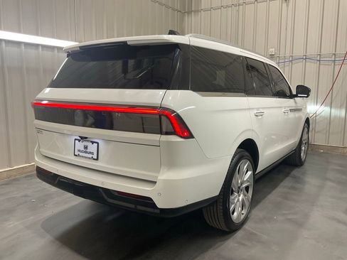 Used 2025 Lincoln Navigator Reserve AWD/4WD image 28