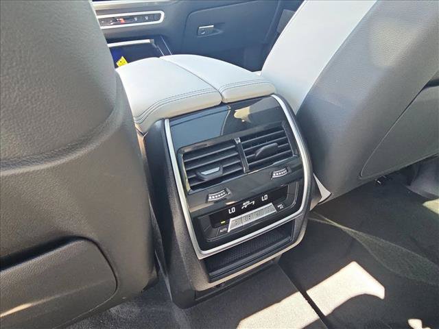 Used 2024 BMW X7 xDrive40i w/ M Sport Package AWD/4WD image 18