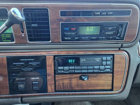Used 1988 Lincoln Continental Signature FWD image 35