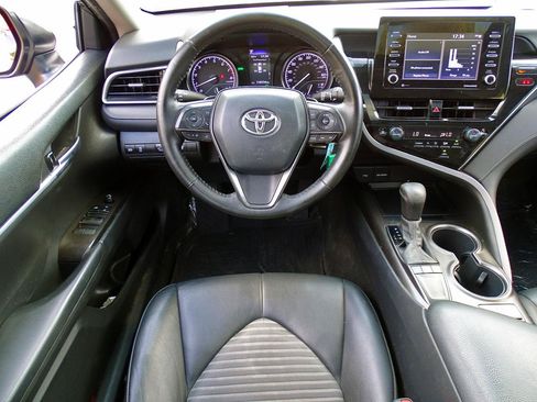 Used 2022 Toyota Camry SE w/ Cold Weather Package FWD image 22