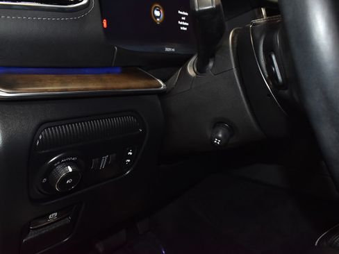 Used 2022 Jeep Grand Wagoneer Series II AWD/4WD image 18