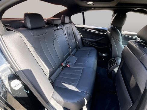 Used 2022 BMW 530i w/ M Sport Package RWD image 17