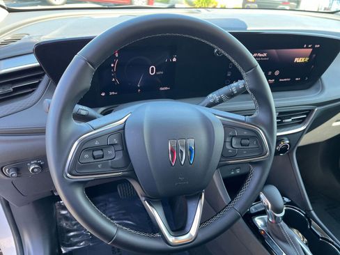 Used 2025 Buick Encore GX Preferred image 28